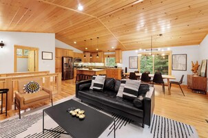 House, Multiple Beds, Balcony, Mountain View (Modern Tahoe) | Living area | 50-inch flat-screen TV with digital channels, fireplace