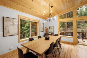 Casa, letti multipli, balcone, vista montagna (Modern Tahoe) | Ristoranti