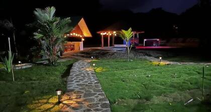 Cozy, Private Wood Cabina by the Beach