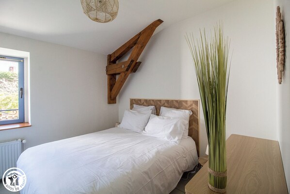 3 bedrooms, free WiFi - Gîte de la rue du Château (PONTGIBAUD)