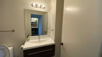 Apartment, 1 Bedroom | Bathroom