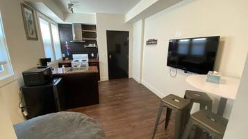 Apartment, 1 Bedroom | Room amenity