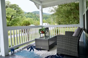 Property grounds - Beautiful cozy 1920’s cottage in hills of NC (Mars Hill)