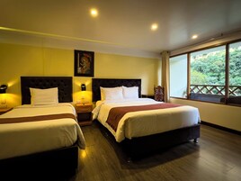 In-room safe, free WiFi, bed sheets