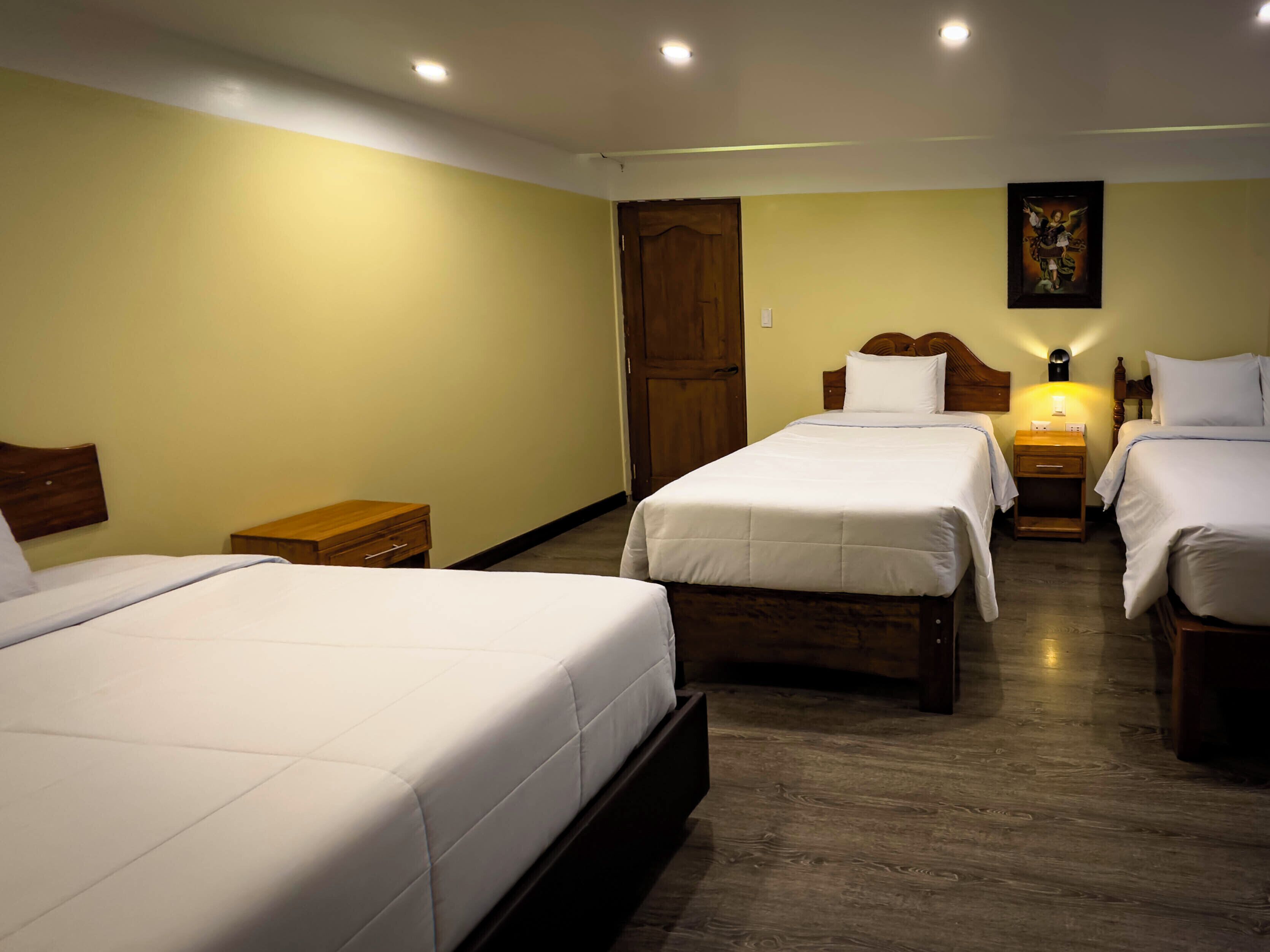 房內夾萬、免費 Wi-Fi、床單