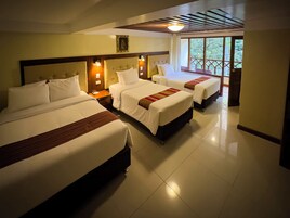 In-room safe, free WiFi, bed sheets