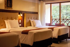 Deluxe-Vierbettzimmer, Balkon, Bergblick