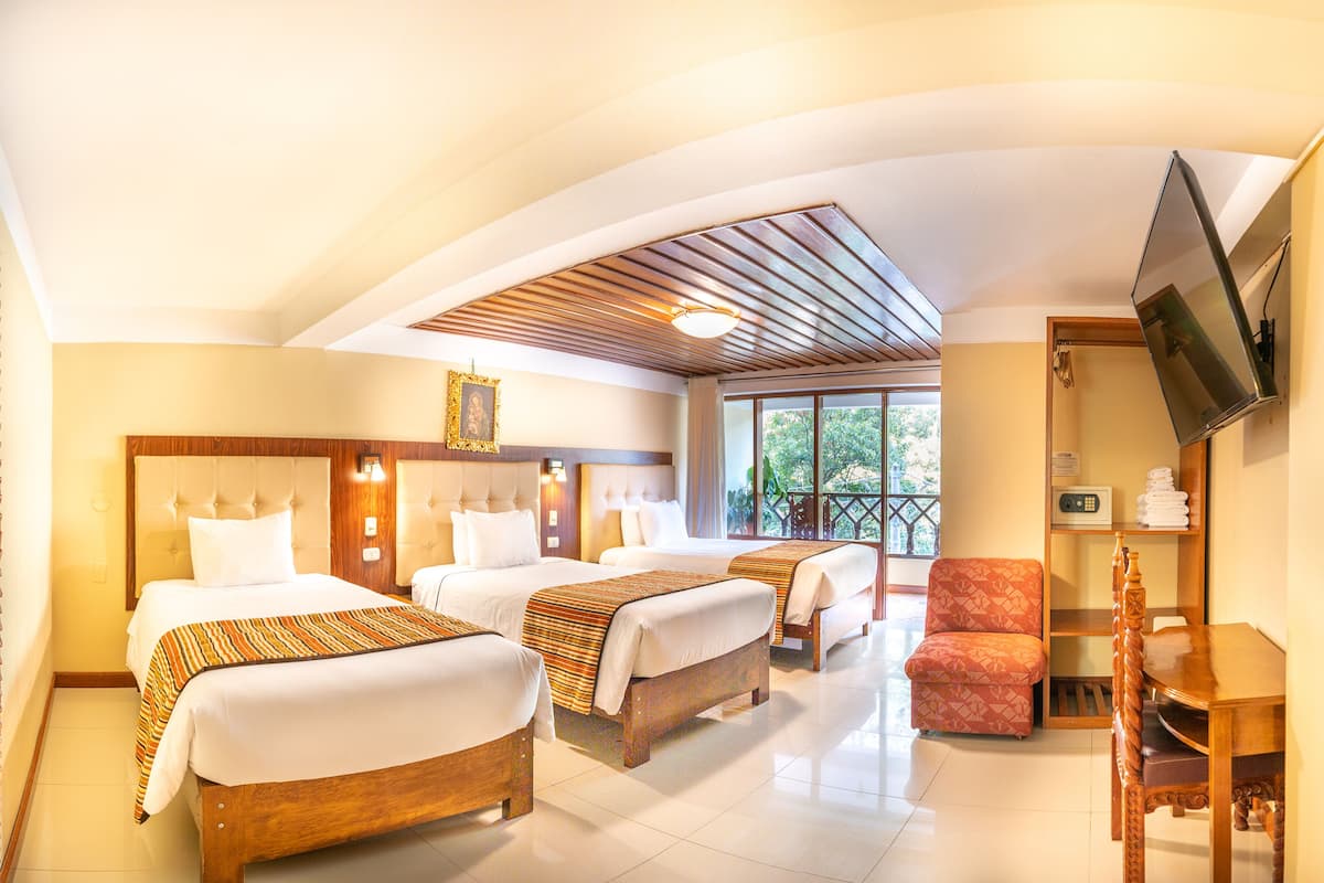 Comfort Triple Room | In-room safe, free WiFi, bed sheets
