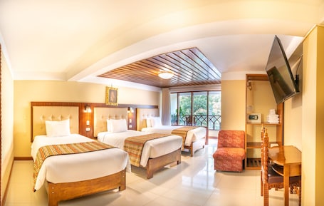 Comfort Triple Room | In-room safe, free WiFi, bed sheets
