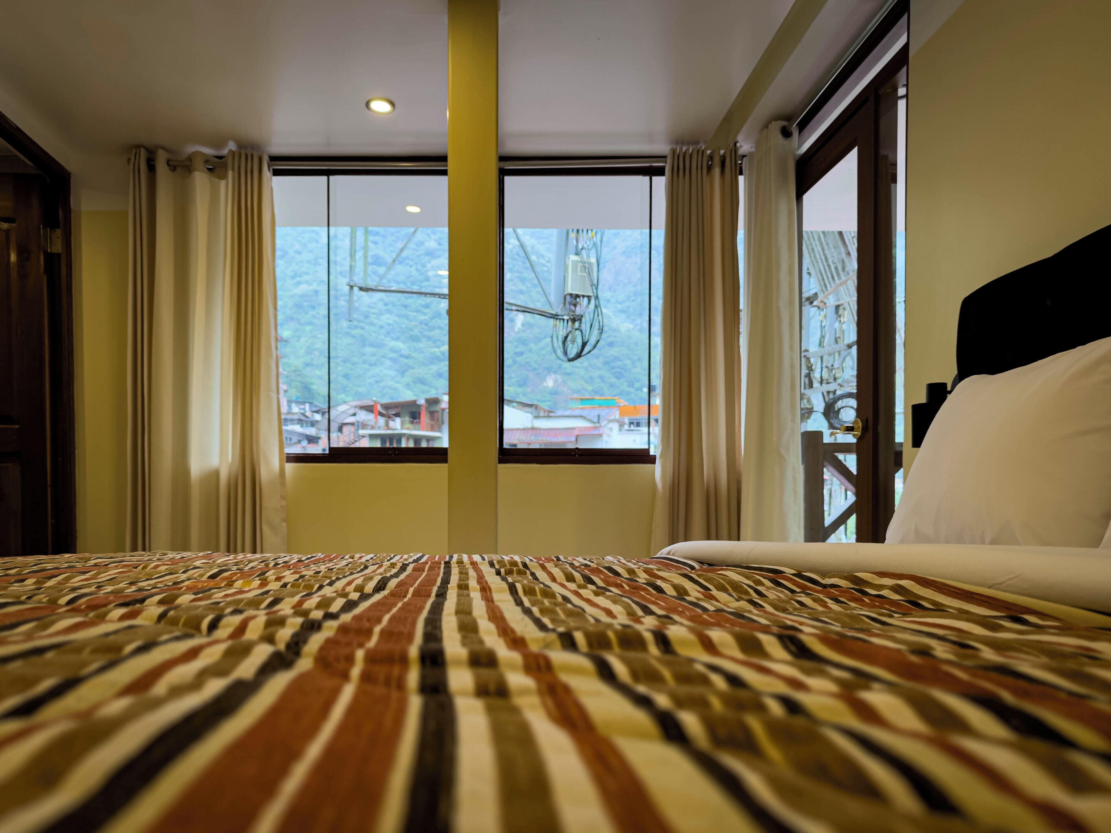 舒適雙人房, 1 張加大雙人床 | 房內夾萬、免費 Wi-Fi、床單