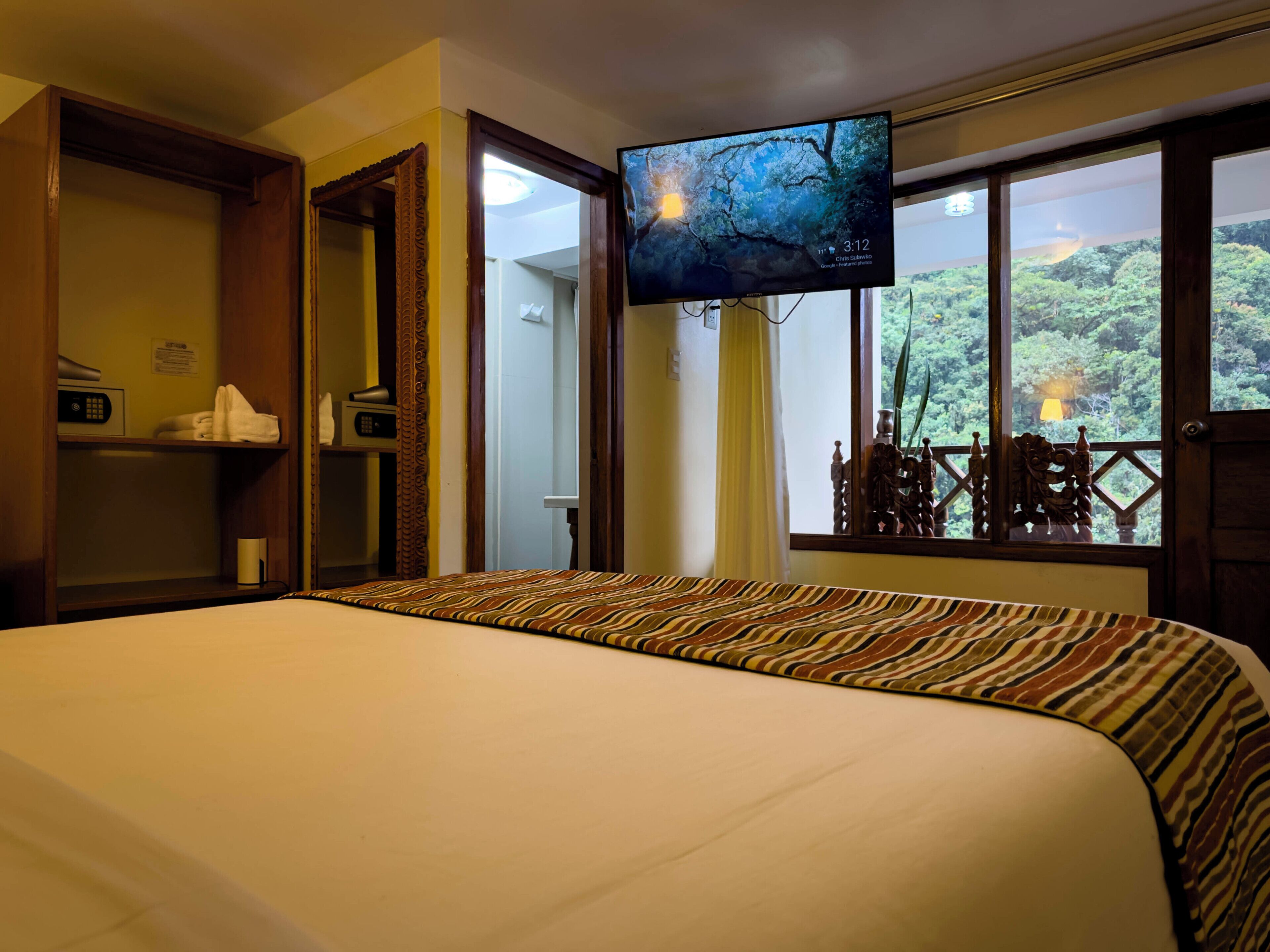 豪華雙人房, 1 張加大雙人床, 露台, 山景 | 房內夾萬、免費 Wi-Fi、床單