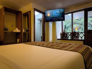 Phòng đôi Deluxe, 1 giường cỡ queen, ban công, quang cảnh núi | Két bảo mật tại phòng, truy cập Internet không dây miễn phí 