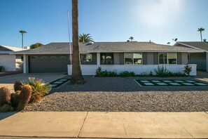 Exterior - Sun City 55+ Community! 3 Bdrm Golf Course Lot Home!  (Sun City)