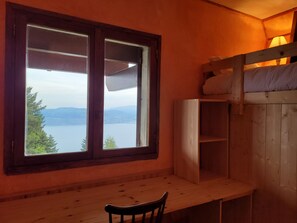 3 Schlafzimmer, Schreibtisch, Bügeleisen/Bügelbrett, kostenloses WLAN