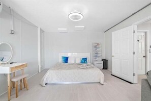 4 bedrooms, desk, iron/ironing board, travel cot