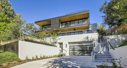 Luxurious Rental with Ideal Downtown Proximity - Stroll to Pearl Street and CU.