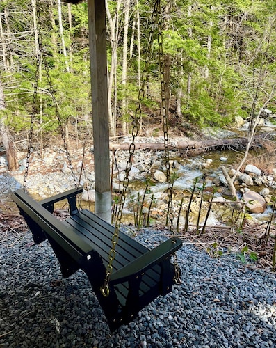 Jewel Brook Cottage- 4BR house on a tranquil flowing brook! 