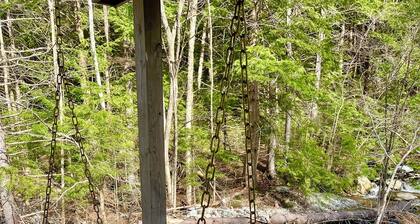 Jewel Brook Cottage- 4BR house on a tranquil flowing brook!