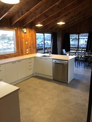 Interior - 3 Bedroom Mountain View Apartment (Ohakune)