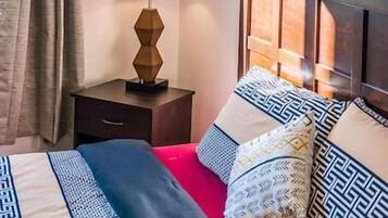 2 bedrooms, iron/ironing board, free WiFi, bed sheets