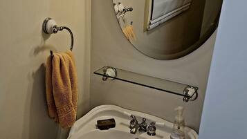 Dusche, Handtücher, Seife, Toilettenpapier