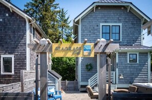 Exterior - Oceanside - Dog Friendly - 3pm Checkout   (Pacific Beach)