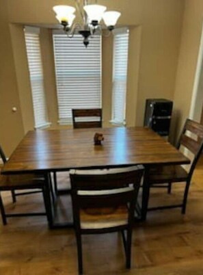 Dining - Spacious Eccentric Residential home (Oklahoma City)