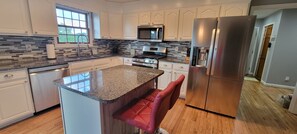 Fridge, microwave, oven, stovetop - 20% OFF Happy Haven Lakehouse- Lakefront, Dock, Pavillion, Hot Tub, Game Room (Dandridge)