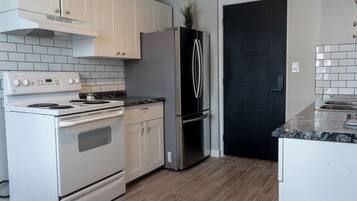 Apartment, 1 Bedroom, Patio, Garden View | Private kitchen