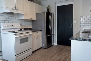 Apartemen, 1 kamar tidur, patio, pemandangan kebun | Dapur pribadi