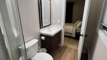 Apartment, 1 Bedroom, Patio, Garden View | Bathroom