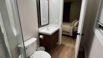 Apartment, 1 Bedroom, Patio, Garden View | Bathroom