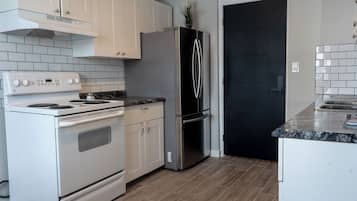 Apartment, 1 Bedroom, Patio, Garden View | Private kitchen