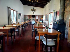 Dining - Marvic Hotel (San Pedro)