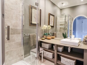 Cottage | Bathroom | Shower