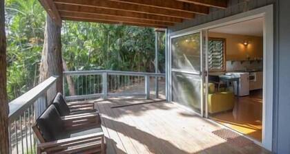 Bethongabel - a large home located only a minutes walk to Straddie Hotel.