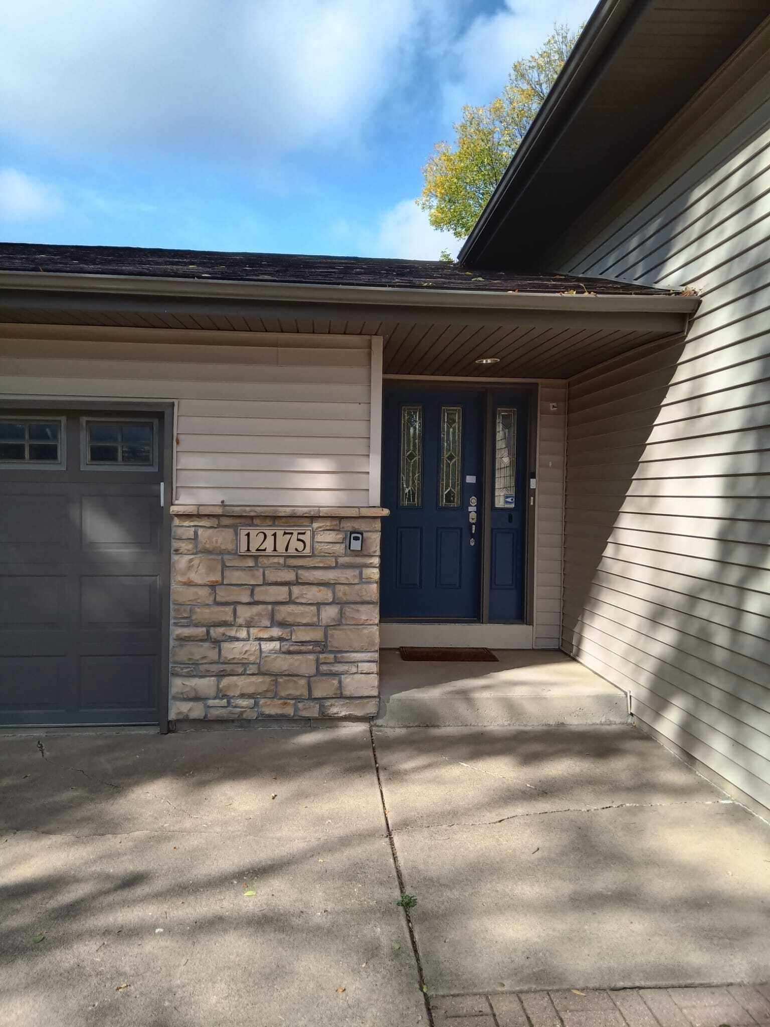 FarmHouse and Cabin like SetUp on 15+Acres.Dogs OK.Great for Groups and Couples.