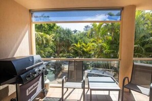 Interior - Chillawong - Relax with the whole family at this peaceful place to stay. (Point Lookout)