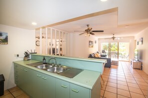 Interior - Chillawong - Relax with the whole family at this peaceful place to stay. (Point Lookout)