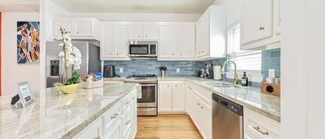 Townhome, Multiple Beds, Kitchen | Private kitchen | Fridge, microwave, oven, stovetop