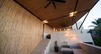 Centrally located, luxury home with huge terrace and daily cleaning