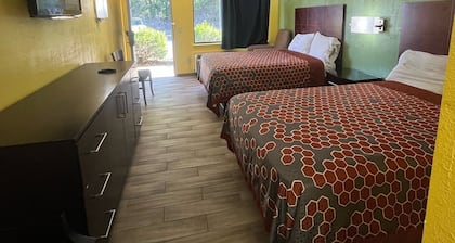 Hallmarc Inn