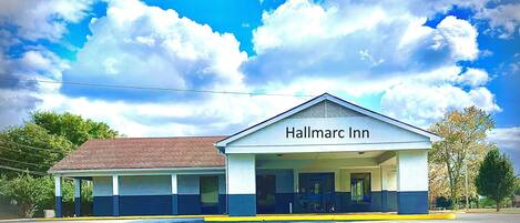 Vista frontal de la propiedad