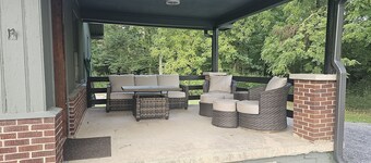 Cozy home for 6 in the Cherokee National Forest. Easy access for motorcycles!