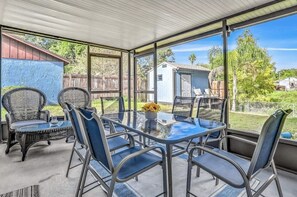 House, Multiple Beds, Patio, Garden View | Outdoor dining - Blue Lagoon (Tampa)
