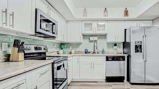 House, Multiple Beds, Patio, Garden View | Private kitchen - Blue Lagoon (Tampa)