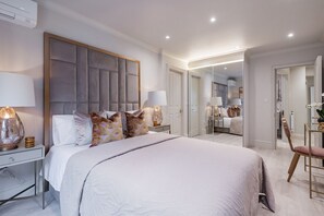 3 habitaciones, tabla de planchar con plancha, wifi y ropa de cama 