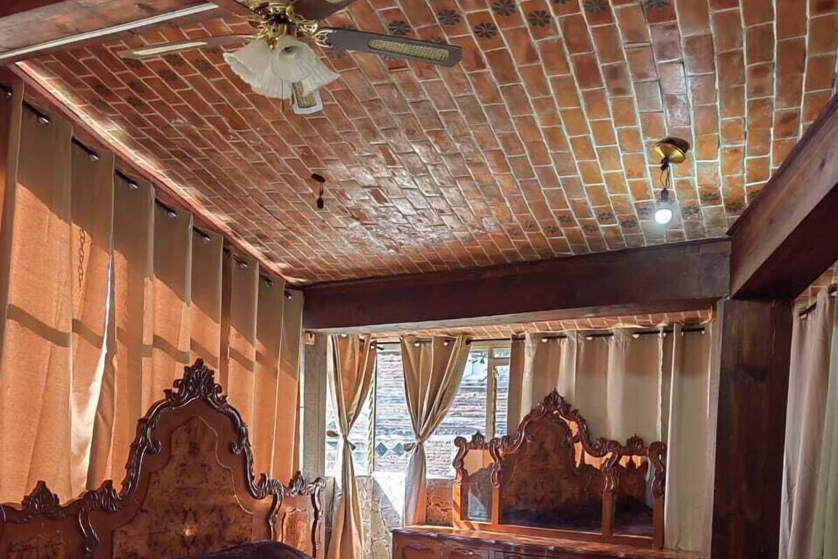 Basic Room | Iron/ironing board (on request), free WiFi, individually furnished