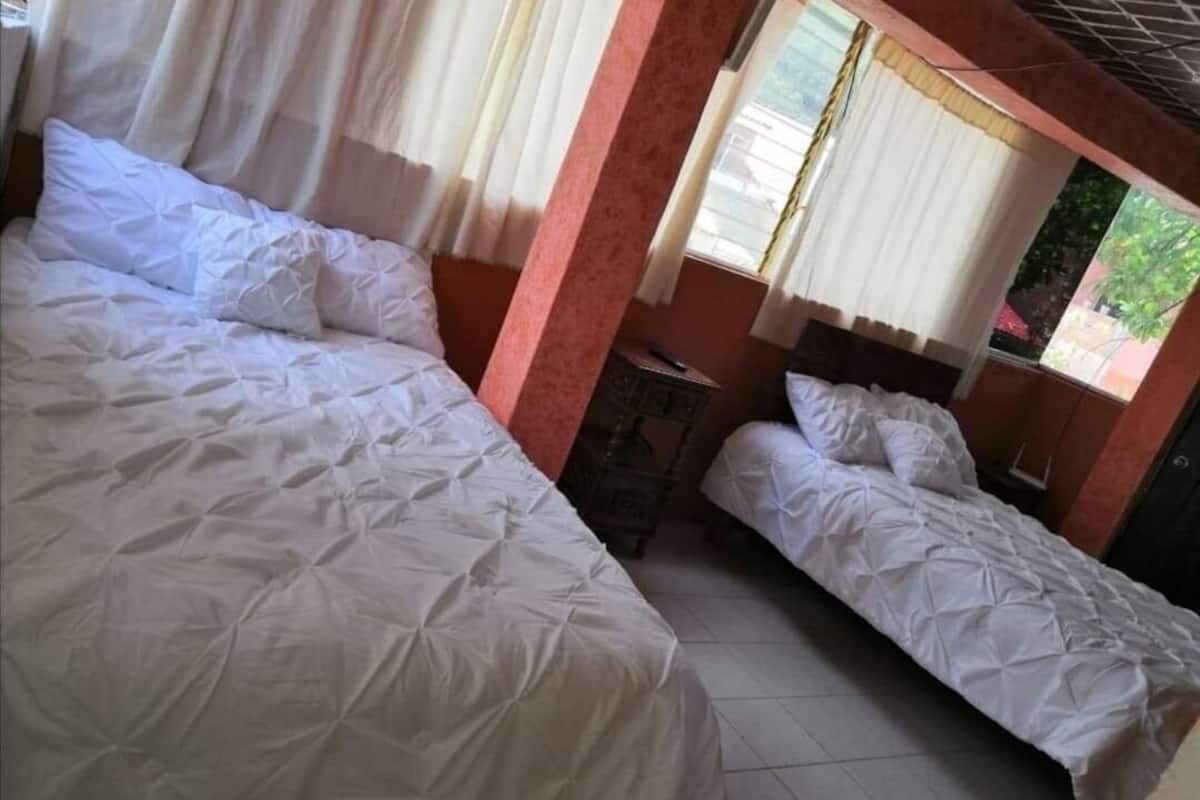 Basic Room | Iron/ironing board (on request), free WiFi, individually furnished