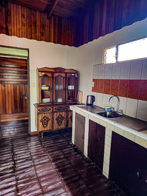Standard Apartment | Private kitchen - Cabinas Selva Verde (Monteverde)